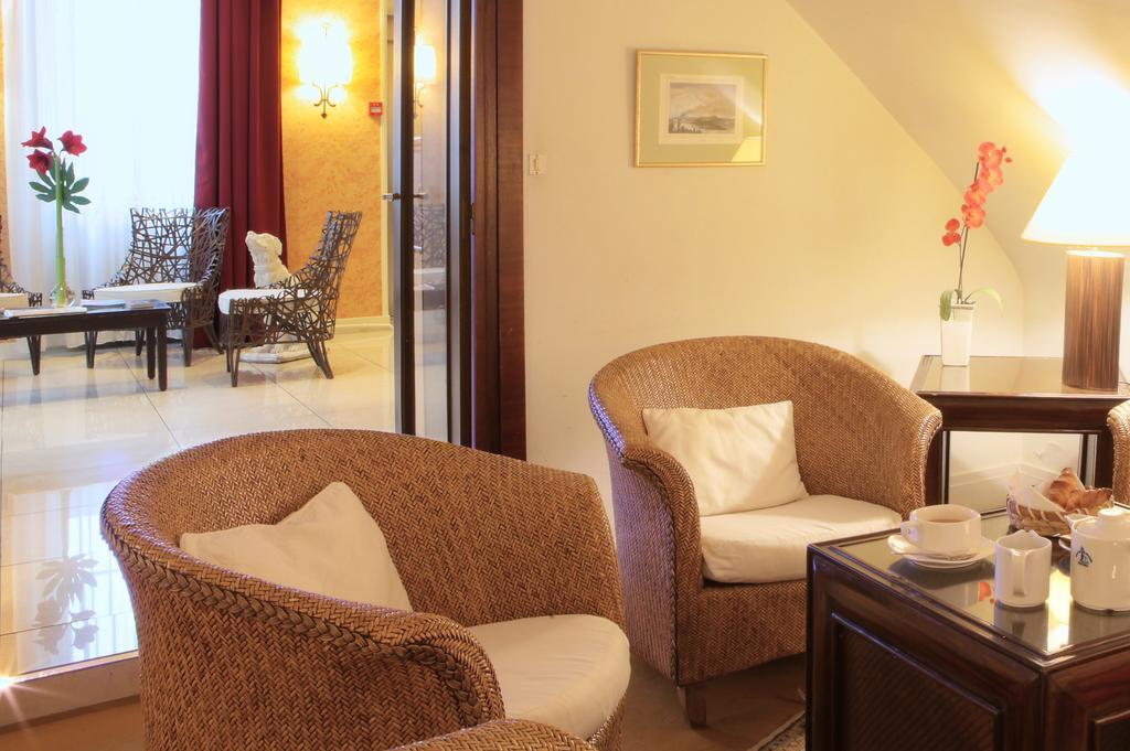 Best Western De Diane Nevers Zewnętrze zdjęcie
